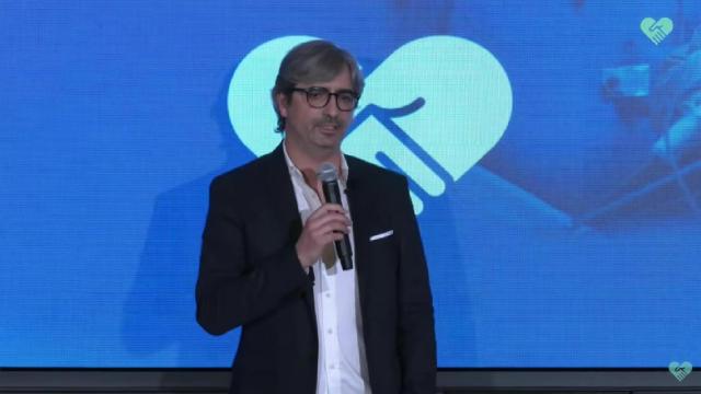 Diego González Rivas durante la presentación de su fundación.