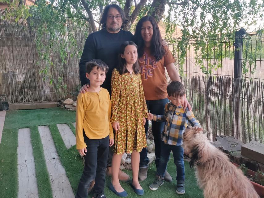 Delante, Miguel (i.), Carmen (c.) y Goyo (d.). Detrás, sus padres, José Miguel Gargallo y Ana Hostaled.