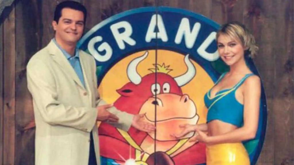 Ramón García junto al mítico logo del 'Grand Prix', incompatible su tradicional formato con la Ley Belarra.