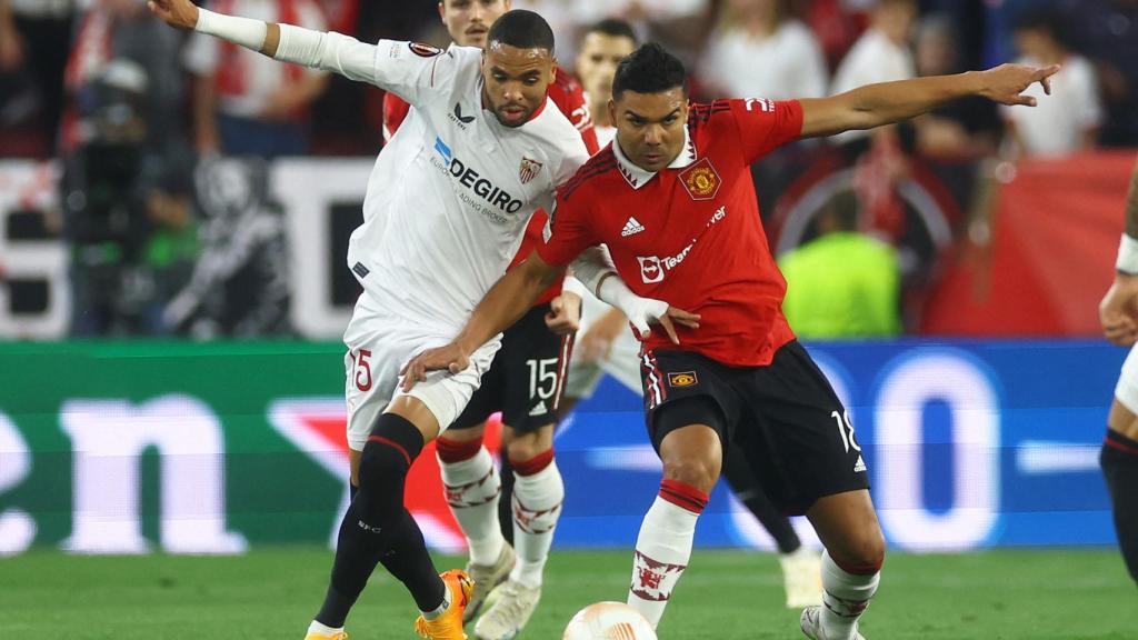 Casemiro y En-Nesyri, en la pelea por el balón.