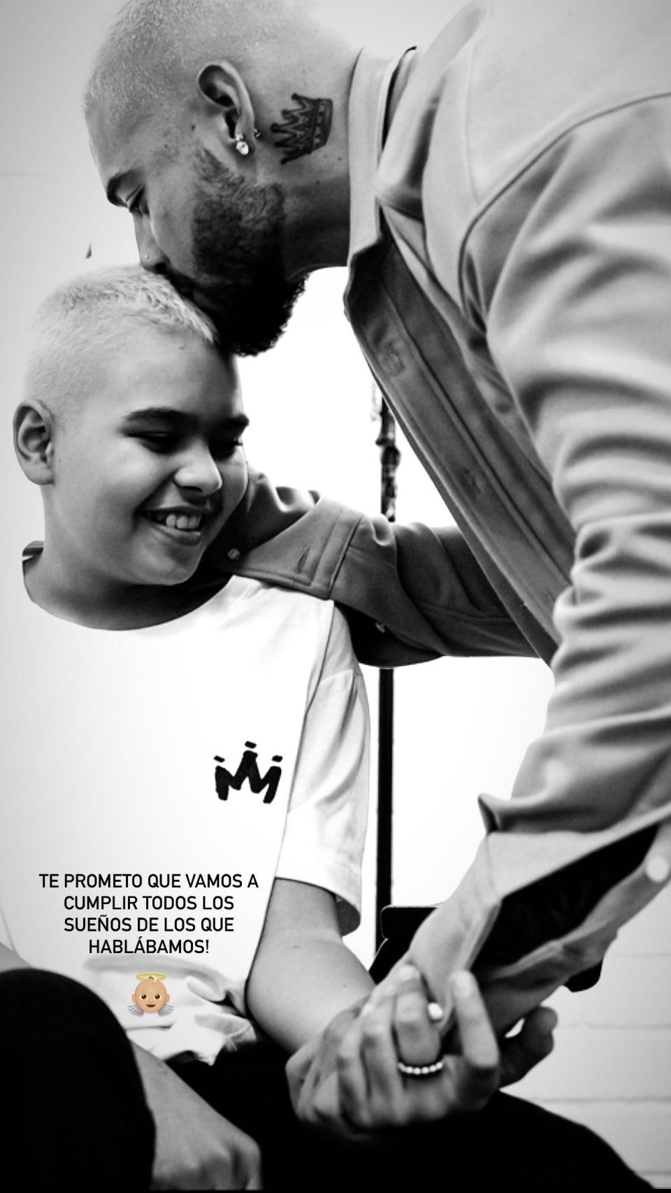 El cantante y Bastian, en una foto de redes.