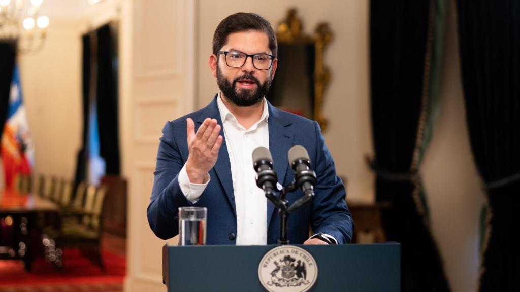 Gabriel Boric presenta los lineamientos de su nueva Política Nacional del Litio, este jueves en La Moneda.