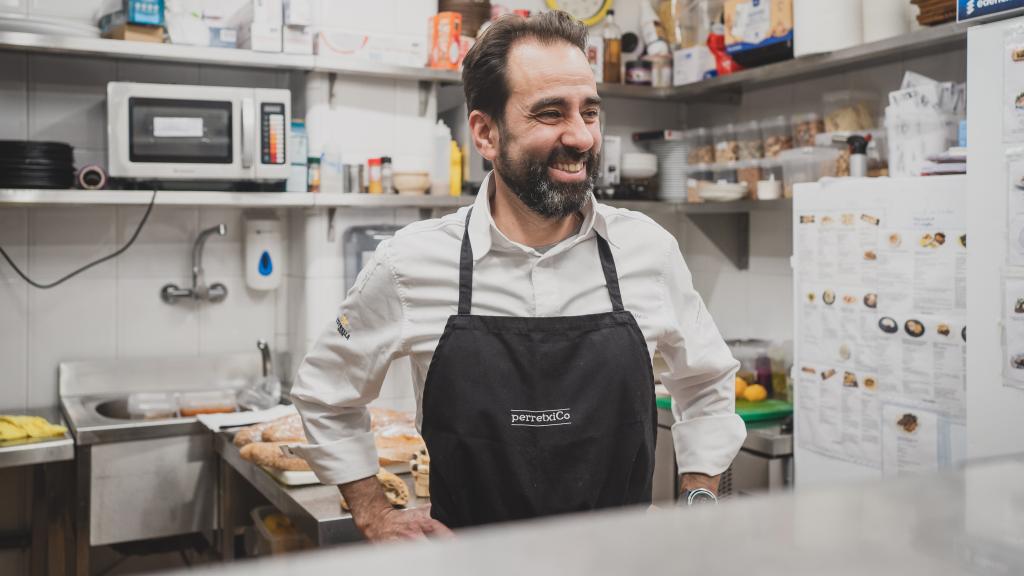Josean Merino, el 'Rey de los Pintxos', en la cocina de uno de sus restaurantes.