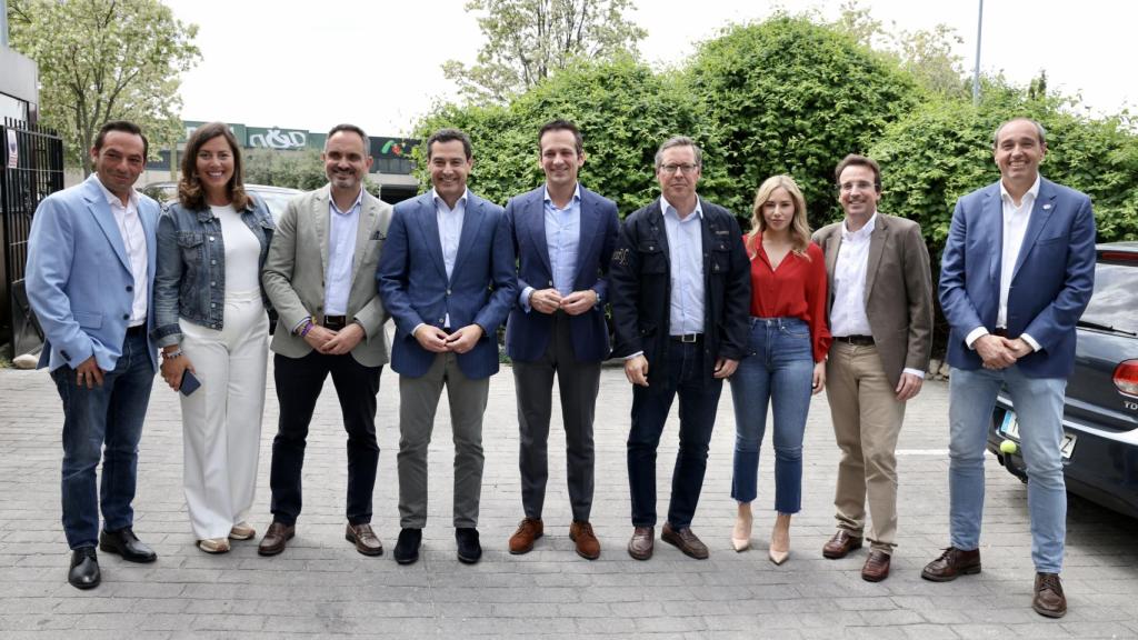 Candidatos del PP a la alcaldía de diferentes ciudades del sur de Madrid con Juanma Moreno.