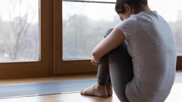 Una menor de espaldas, en una imagen de archivo.