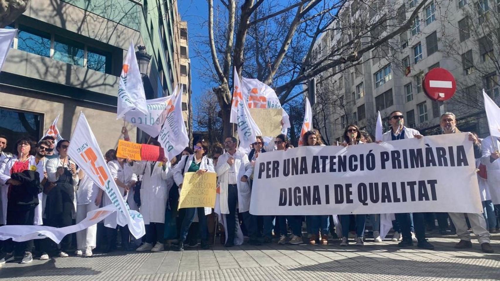 Protesta frente a la Conselleria de Sanidad del Sindicato Médico el pasado mes de enero.