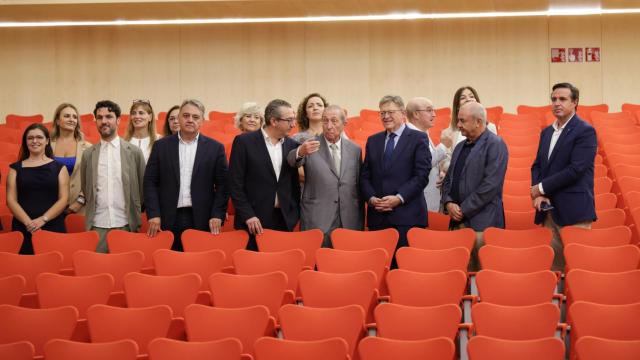 Ximo Puig y el alcalde de Benidorm, visitando el edificio tras completar la primera fase de las obras.