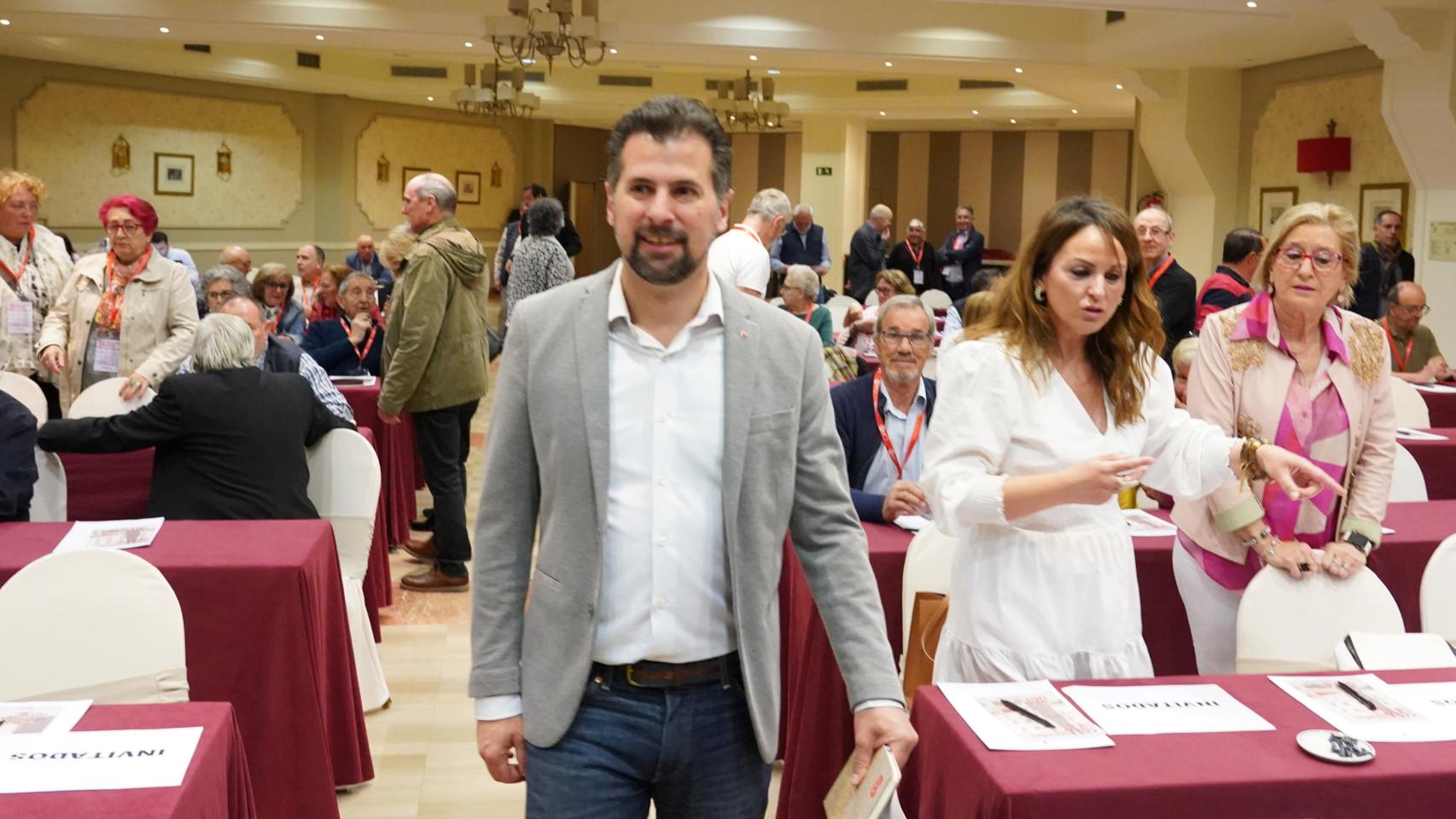 El secretario general del PSCyL, Luis Tudanca, a su llegada a las Jornadas 'Jubilarse no es acabarse', organizadas por UGT, este viernes en Valladolid.