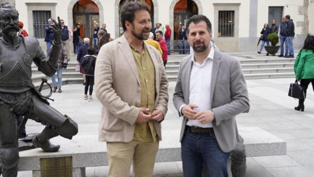 El portavoz socialista, Antonio Cámara, junto a Luis Tudanca