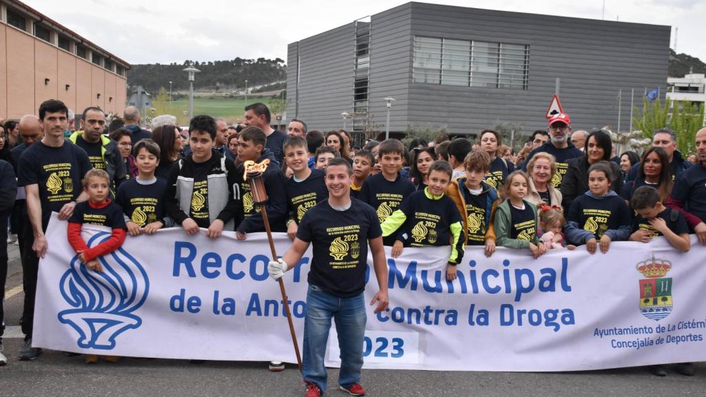 La salida de la antorcha contra la droga en La Cistérniga