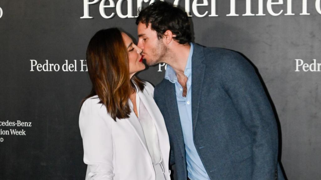 Tamara Falcó e íñigo Onieva, muy cariñosos durante un evento en Madrid.
