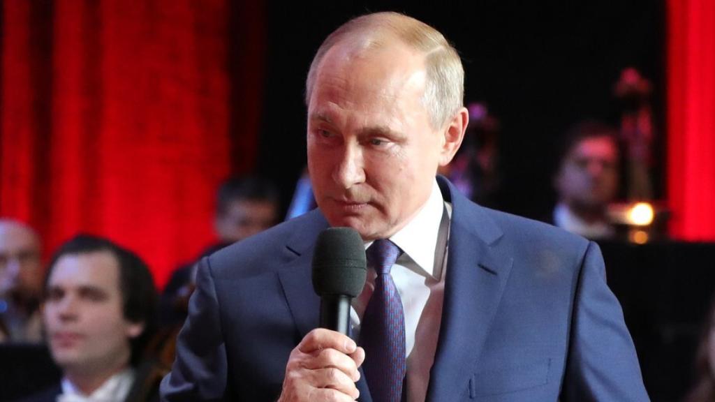 El presidente ruso Vladímir Putin, dando un discurso durante un concierto en el Teatro Bolshói el 10 de noviembre de 2019. Foto: Kremlin/DPA