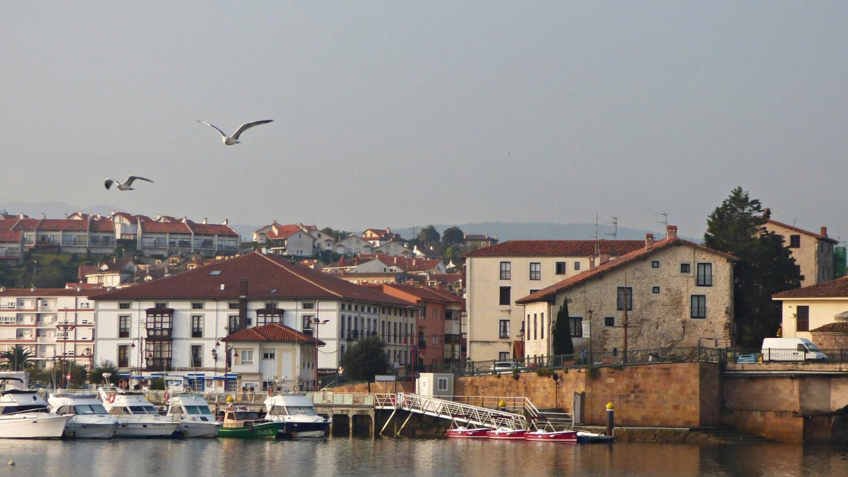 Vista de San Vicente de la Barquera, en Cantabria.