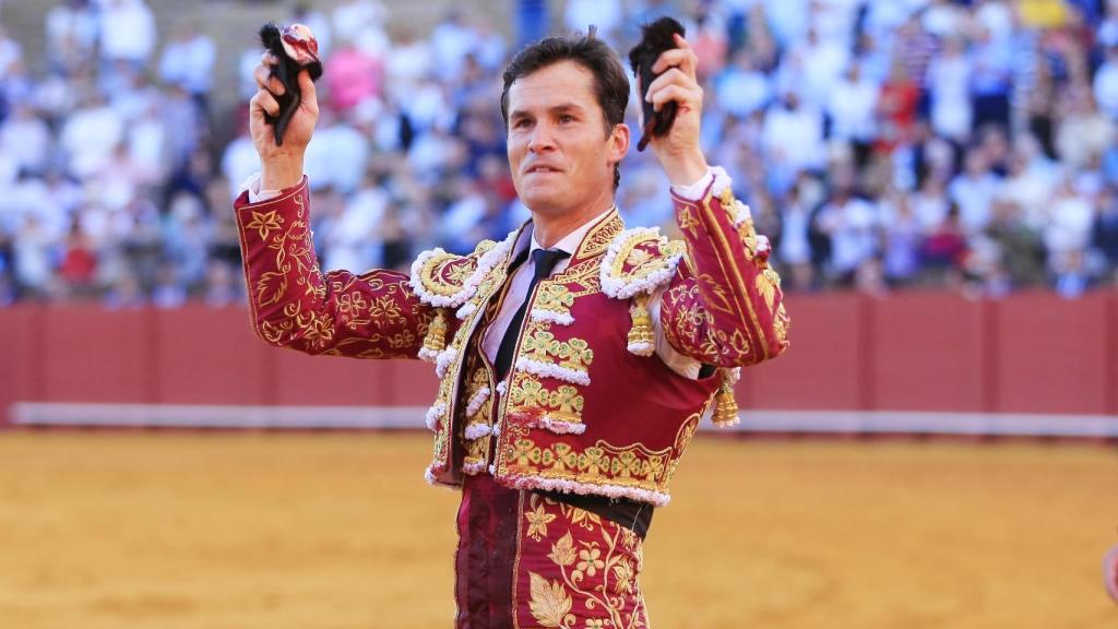 Daniel Luque pasea dos orejas en la Maestranza.