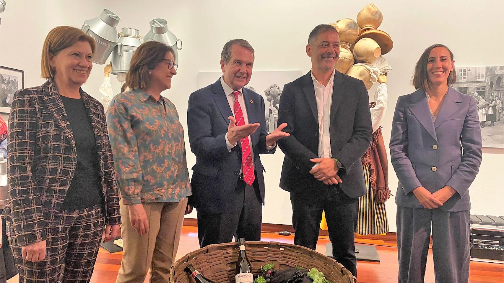Inauguración de la exposición ‘Fragmentos de onte’ de Bodegas Martín Códax en Vigo.
