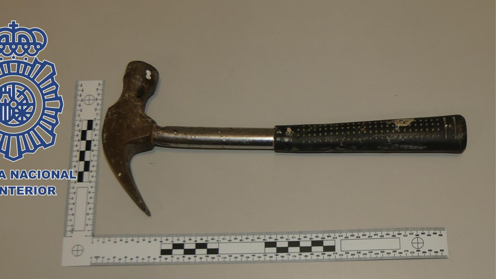Martillo empleado en la reyerta del pasado sábado en O Calvario.