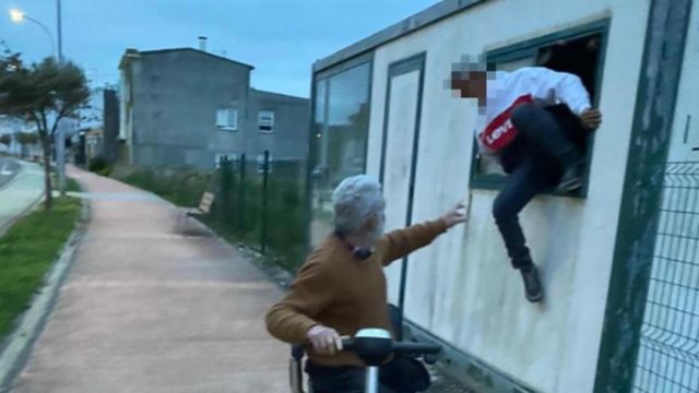 Sorprenden a un vecino de Ares (A Coruña) intentando robar en una caseta de obra