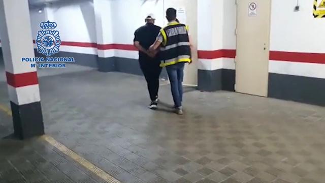 Exígia cerca de 100 fotos cada tres días