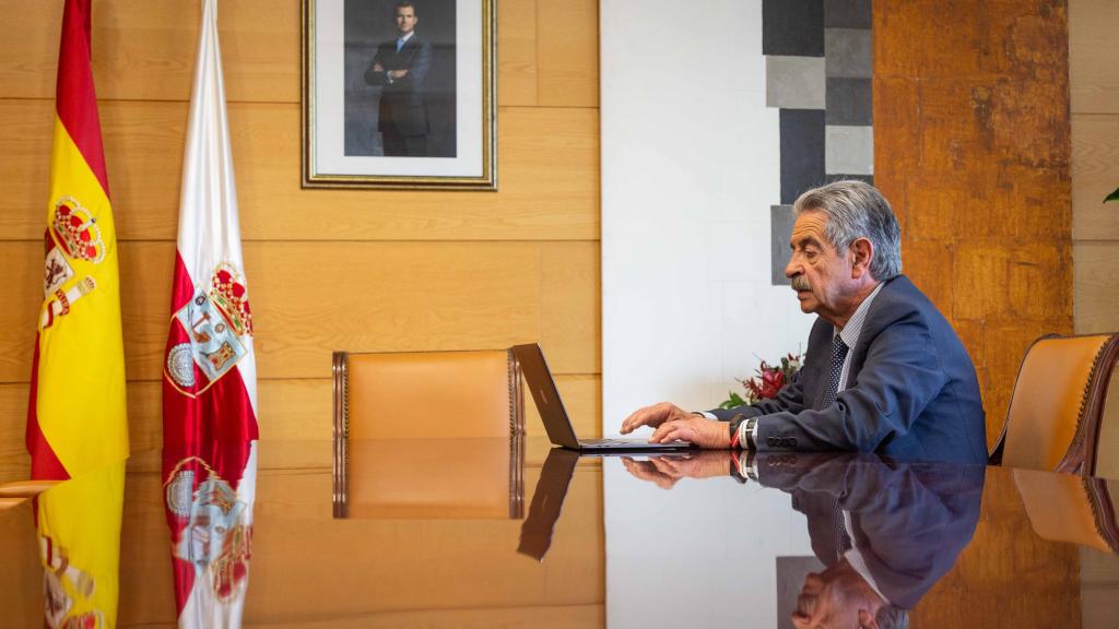 Miguel Angel Revilla, durante su 'conversación' con ChatGPT.