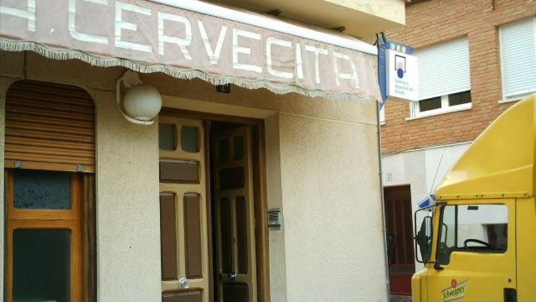 Exterior del bar de Urda (Toledo) que ha repartido un premio millonario. Foto: LAE.