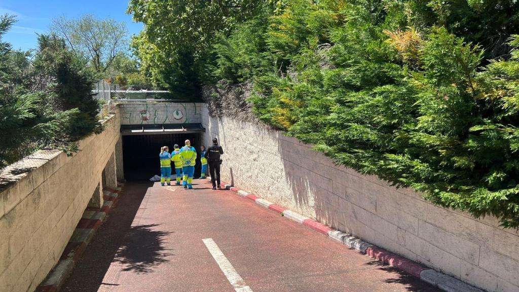 Garaje de Alcorcón, en Madrid, donde ha muerto un hombre de 75 años.