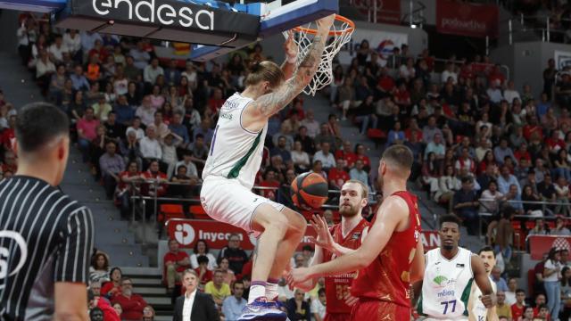 Dylan Osetkowski durante el Casademont Zaragoza vs. Unicaja de Málaga