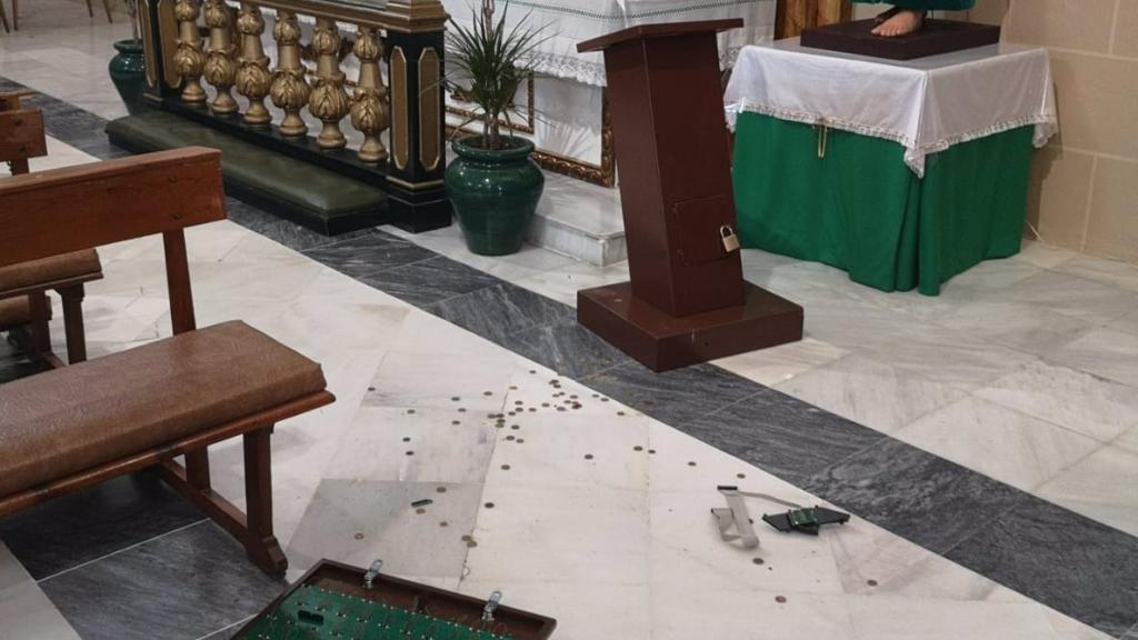 La iglesia vandalizada.