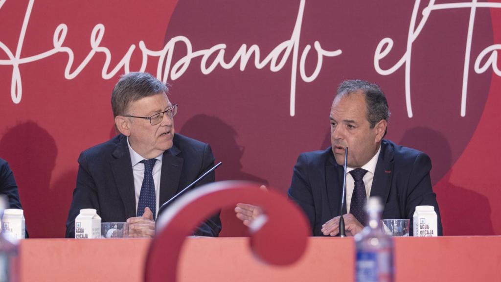 Ximo Puig y Carlos Baño durant el acto del Cámara Business Club.