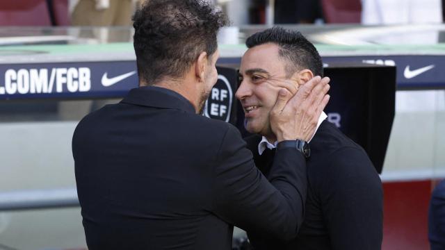 Simeone y Xavi Hernández, antes del Barça-Atlético