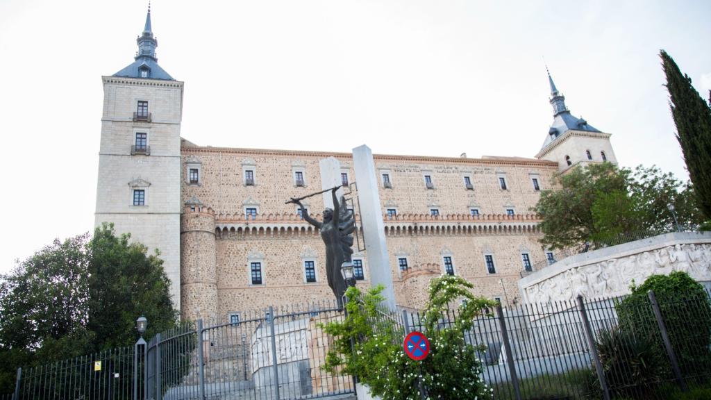 El Ángel del Alcázar, conjunto escultórico de Juan de Ávalos junto al Alcázar de Toledo. Foto: Óscar Huertas