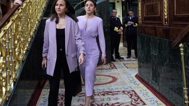 La ministra de Derechos Sociales, Ione Belarra, y la de Igualdad, Irene Montero, en el Congreso.