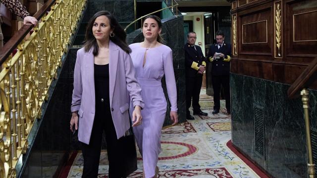 La ministra de Derechos Sociales, Ione Belarra, y la de Igualdad, Irene Montero, el jueves pasado en el Congreso.