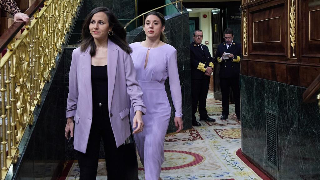 La ministra de Derechos Sociales, Ione Belarra, y la de Igualdad, Irene Montero, en el Congreso.