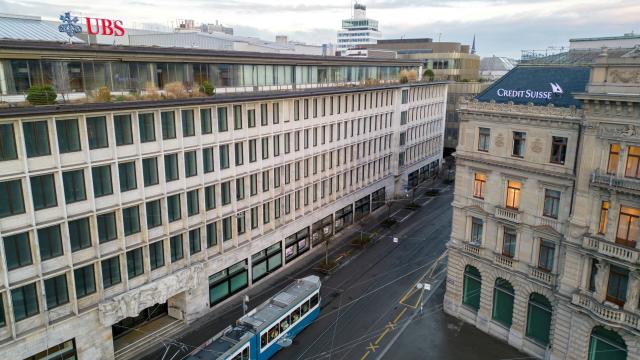 Edificios de los bancos suizos UBS y Credit Suisse en la Paradeplatz.