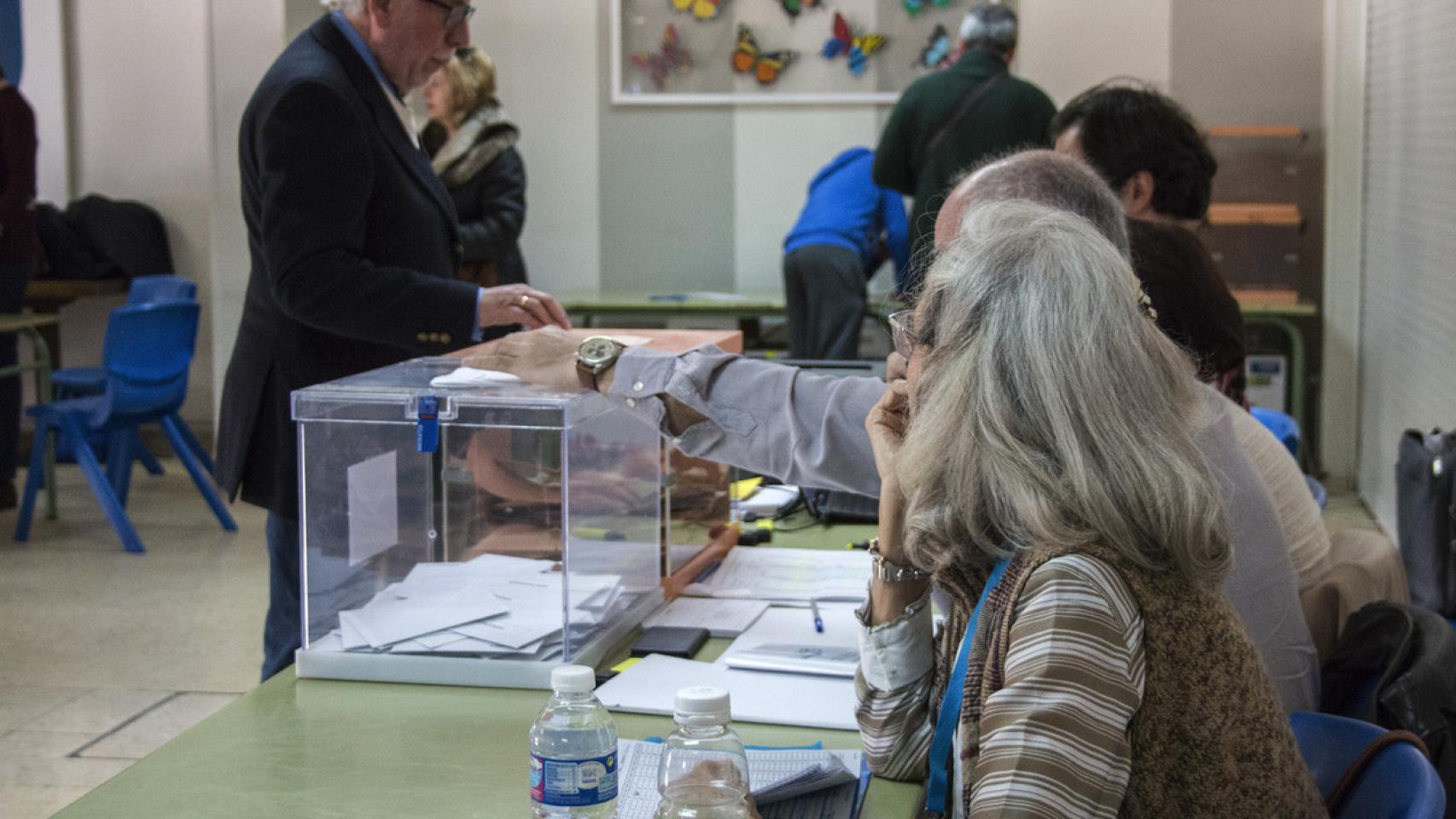 Miembros de una mesa electoral.