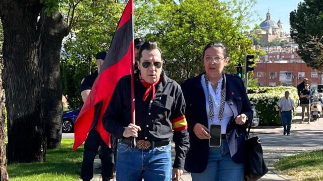 Del rockero de la falange a la familia de riveritas: el esperpento del traslado de Primo de Rivera