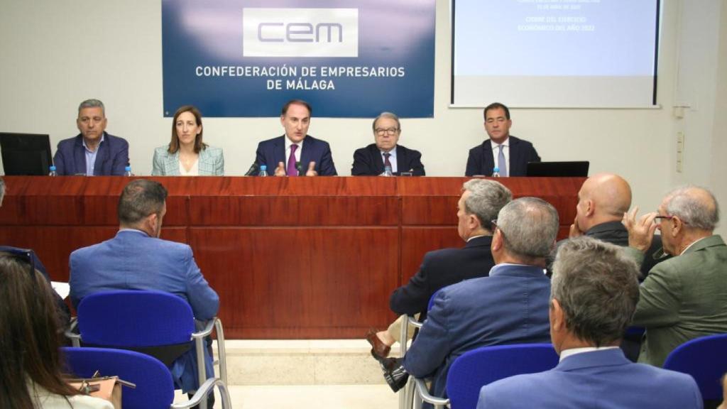 Un momento de la reunión de la junta directiva de la CEM.