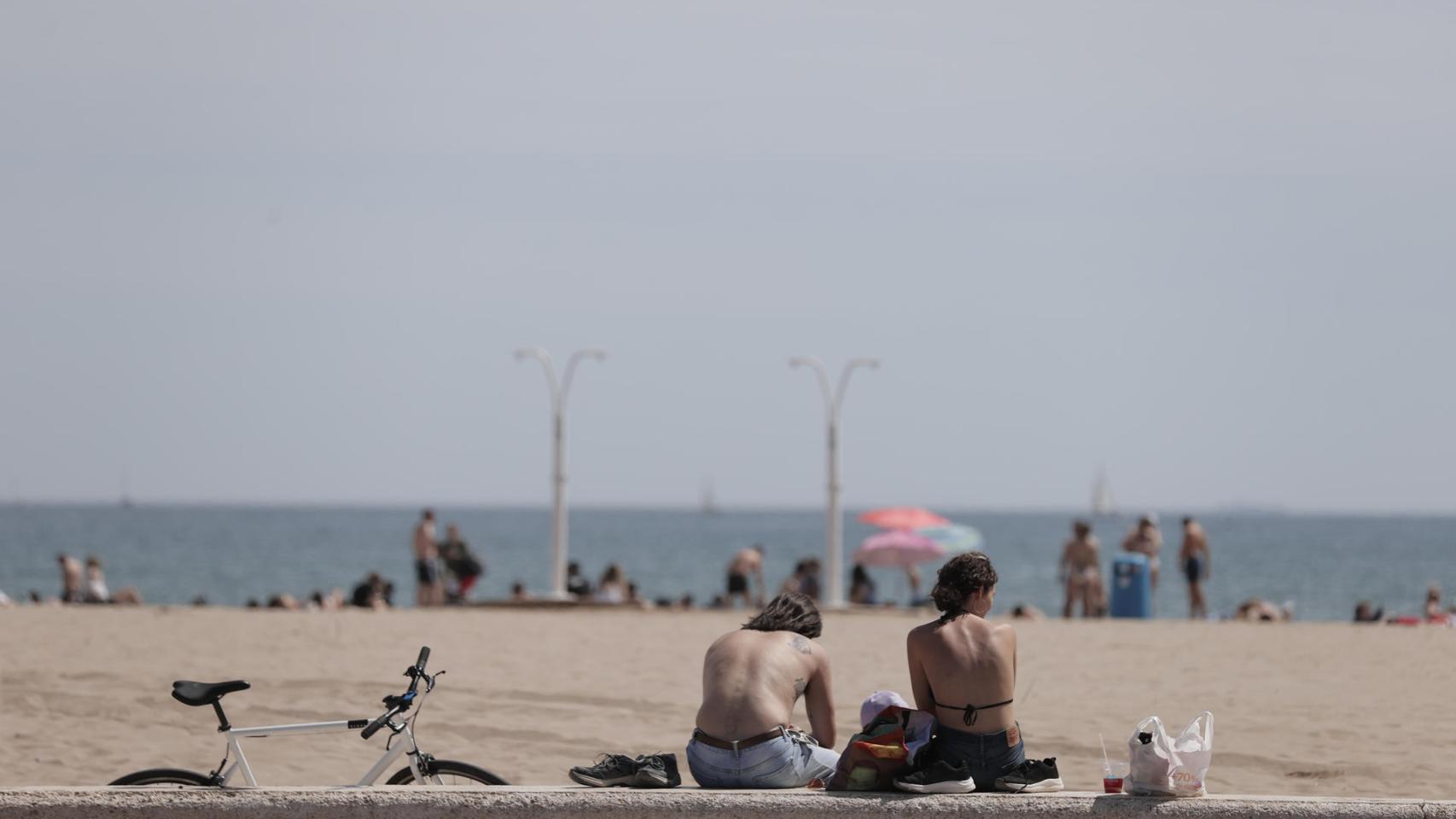 Aspecto que presentaba una playa valenciana a mediados de abril.