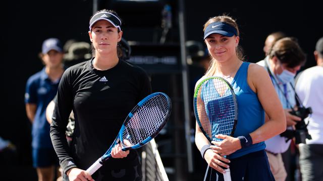 Muguruza y Badosa durante un partido en las WTA Finals.