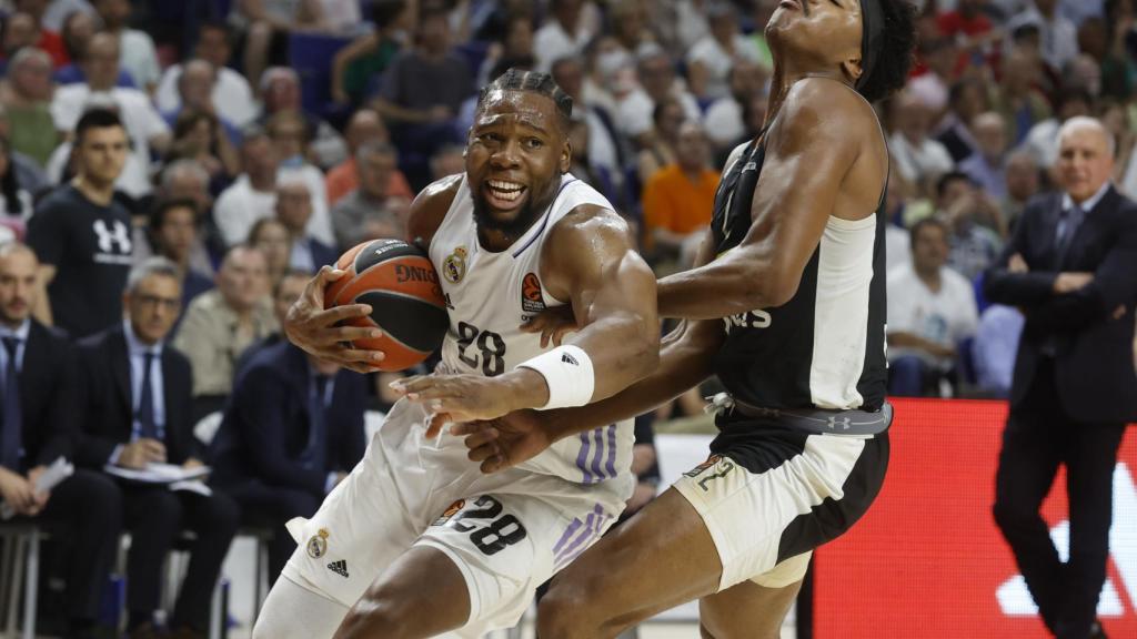 Yabusele realiza una entrada a canasta en el Real Madrid - Partizan de la Euroliga.