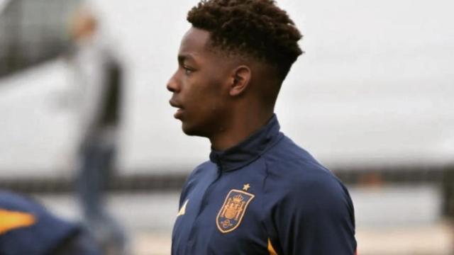 Ariel Nkoghe, en una concentración con las inferiores de la Selección
