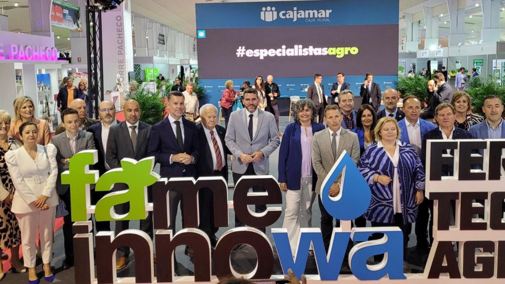 El consejero de Agricultura, Antonio Luengo (c), durante la feria de tecnología Fame Innowa, celebrada en celebrado en Torre Pacheco en IFEPA-Palacio de Ferias.