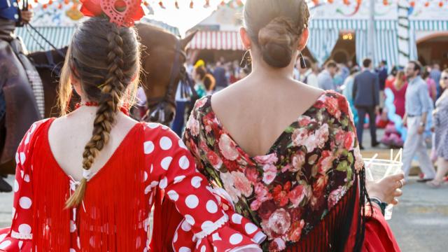Dos flamencas en la Feria de Sevilla.