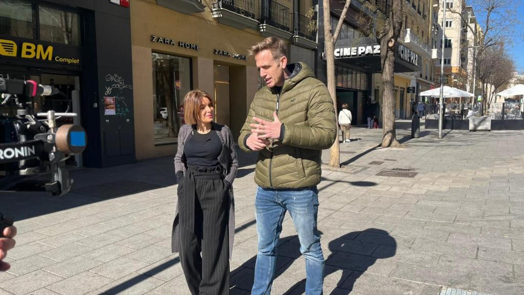 Óscar Martínez durante una de las grabaciones de 'Callejeando'.