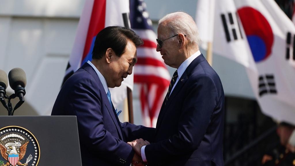 Biden se reúne con el presidente de Corea del Sur, Yoon Suk Yeol, este miércoles en la Casa Blanca.