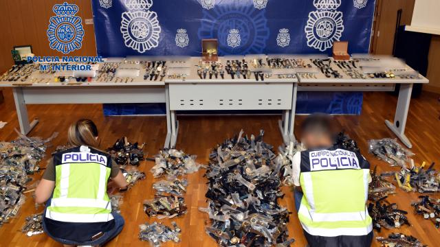 Relojes intervenidos en la operación policial.