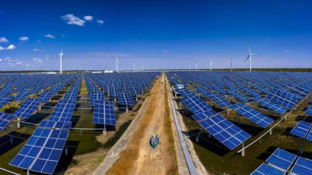 Parque con instalaciones fotovoltaicas, en imagen de archivo.