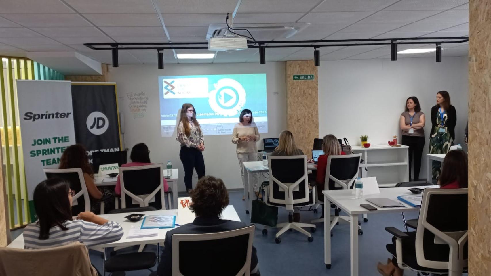 Alicante Conecta Empleo reúne a 8 empresas para la inserción laboral de 30 personas desempleadas