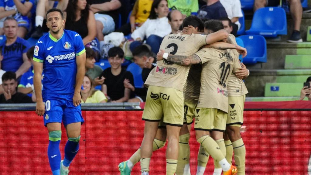 Piña de los jugadores de la UD Almería para celebrar un gol contra el Getafe