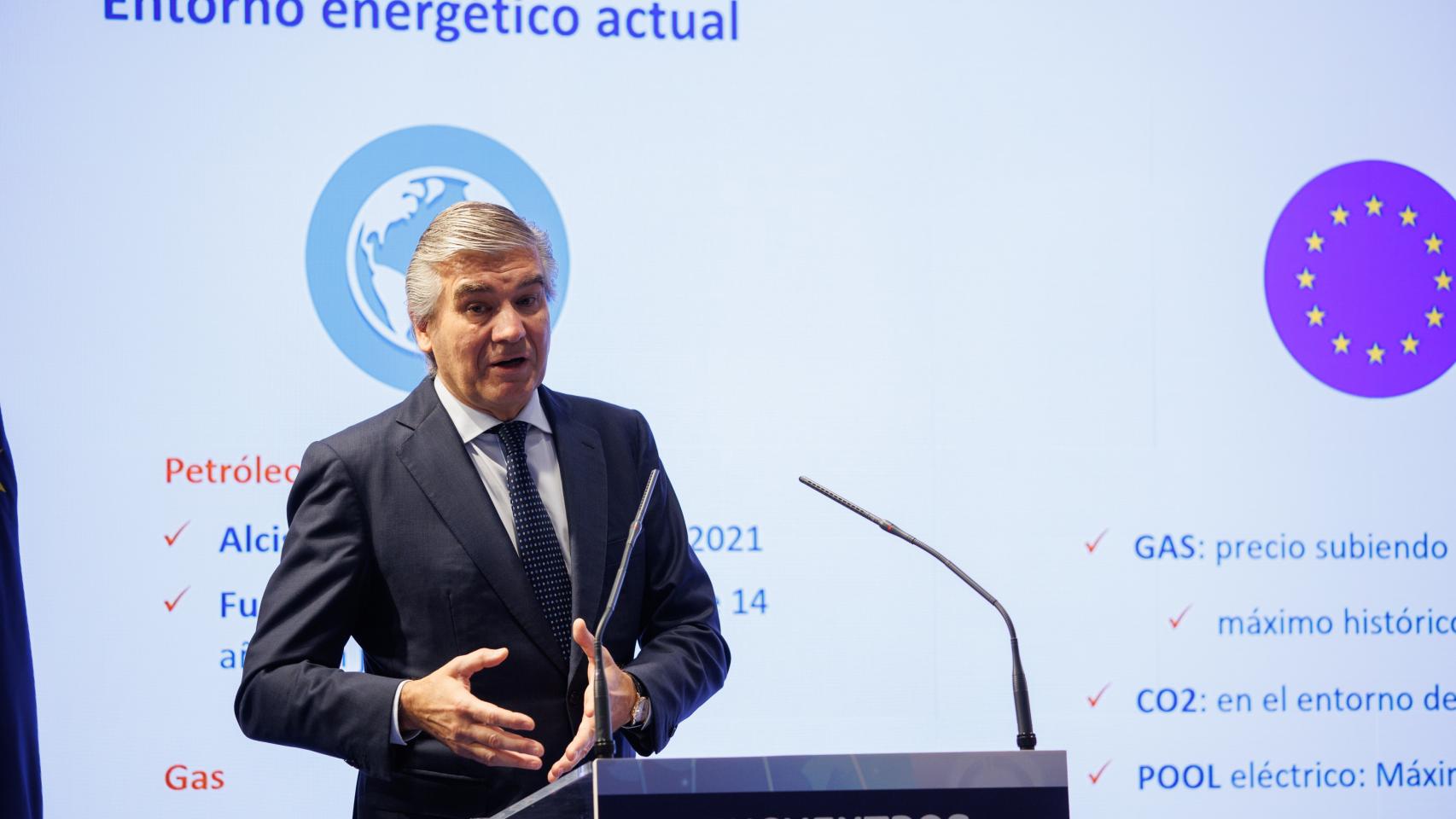 El presidente y consejero delegado de Naturgy, Francisco Reynés, clausura el encuentro empresarial CEOE-CEPYME, en la sede de CEOE, a 6 de octubre de 2022